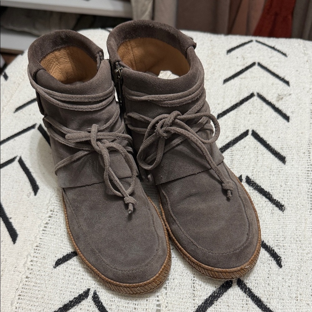 UGG Lace Up Boots - Taupe Suede